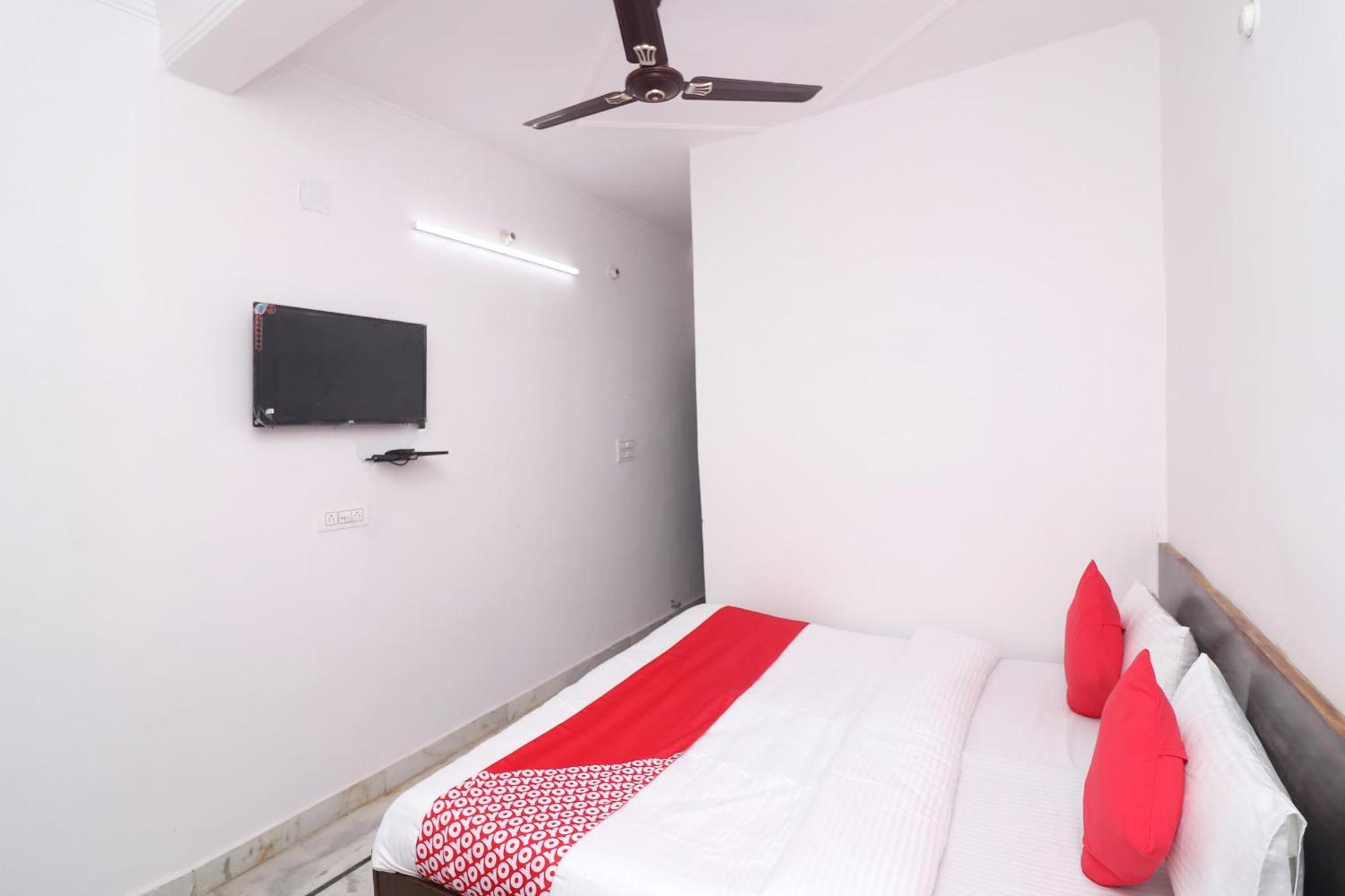โอโย 44236 โฮเต็ล จันทรา บาฆะ Hotel ริชิเคช ภายนอก รูปภาพ