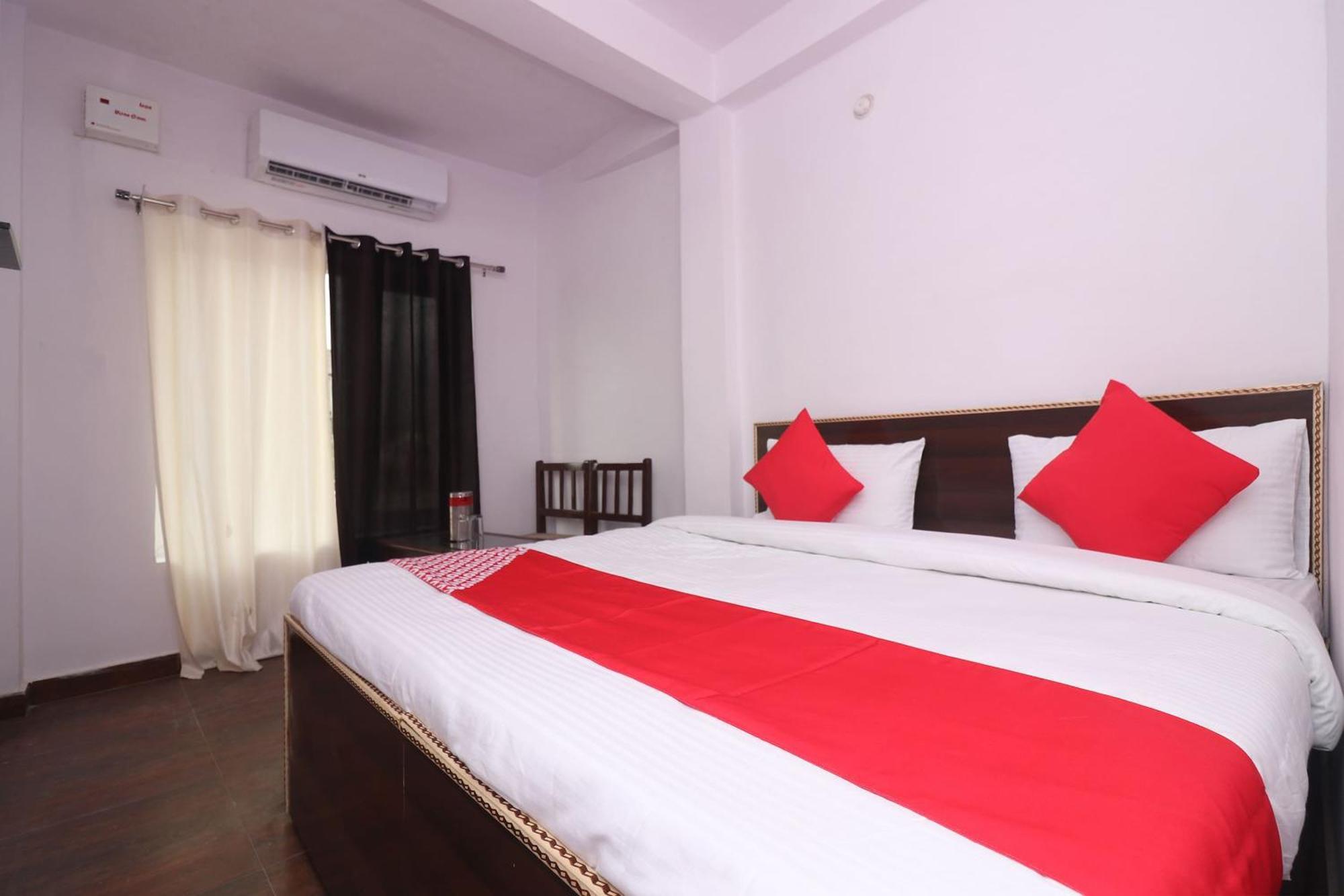 โอโย 44236 โฮเต็ล จันทรา บาฆะ Hotel ริชิเคช ภายนอก รูปภาพ